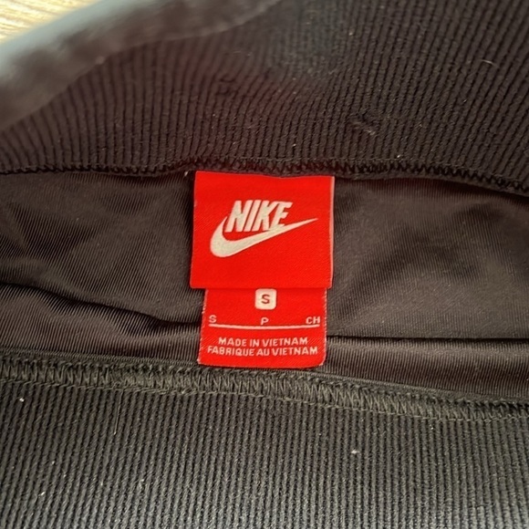 Nike Women's Sportswear Essential Logo Leggings size S Activewear Athleisure - Picture 2 of 5